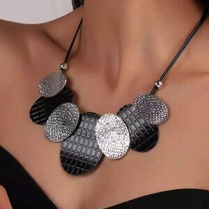 WOMENS NECKLACE BLACK & SILVER BEAD DECOR OVAL PENDANT CUSTOME JEWELRY